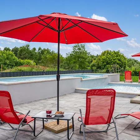 Casa vacanze Family Mit Garten Und Spielplatz Mali Turini