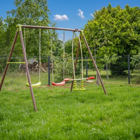 Family Mit Garten Und Spielplatz Holiday home *