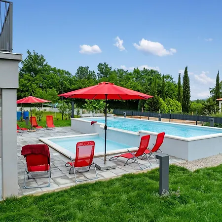 Family Mit Garten Und Spielplatz Holiday home