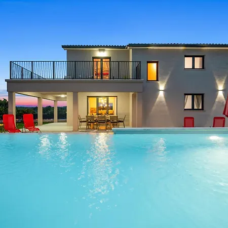 Family Mit Garten Und Spielplatz Holiday home *